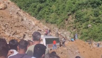 Photo of उत्तराखंड : सिमली-ग्वालदम हाईवे गौचर-कमेड़ा में मलबे में फंसी बस