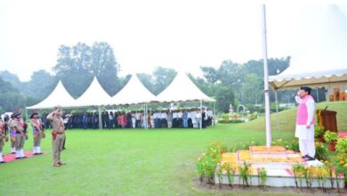 Photo of सीएम धामी ने मुख्यमंत्री आवास पर किया ध्वाजारोहण