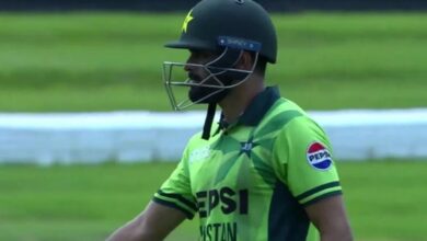 Photo of रिकॉर्ड बनाने चले थे बाबर आजम, डक पर आउट होकर लौटे पवेलियन