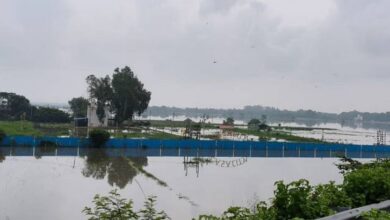 Photo of उत्तर प्रदेश: इटौंजा में बाढ़ से घिरे गांव, खेतों में भरा पानी