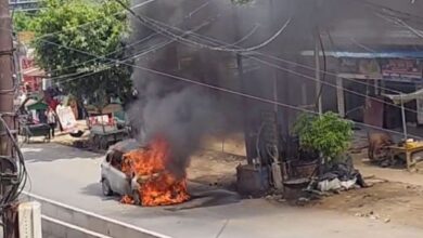 Photo of महाराष्ट्र: जालना में ओबीसी कार्यकर्ता की कार को लगाई गई आग