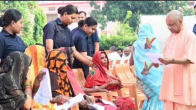 Photo of गोरखपुर: सीएम योगी बोले, जन कल्याण के कार्यों को सदैव प्राथमिकता दें अधिकारी