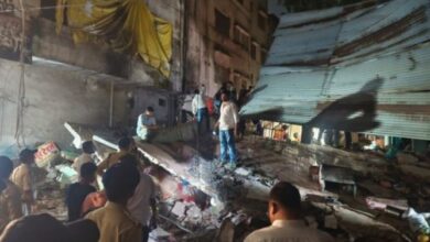 Photo of इंदौर में बिल्डिंग हादसा, मलबे में दबे लोगों की सुनाई दे रही आवाजें