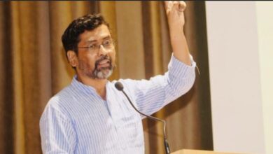 Photo of महाराष्ट्र: मंदिर बाढ़ पीड़ितों की मदद कर रहे तो अन्य समुदाय क्यों नहीं, भाजपा नेता ने उठाए सवाल