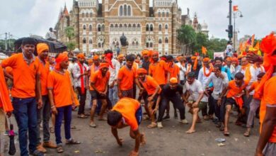 Photo of महाराष्ट्र :   प्रदर्शनकारियों ने सड़क पर खेली कबड्डी, ट्रैफिक जाम के चलते पैदल चलकर हाईकोर्ट पहुंचे जज