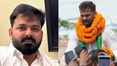 Photo of चुनावी सरगर्मी के बीच खेसारी पर पवन सिंह का पलटवार