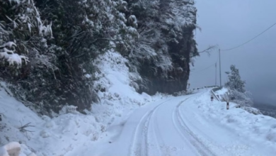 Photo of मसूरी समेत पहाड़ी इलाकों में बर्फबारी, यमुनोत्री हाईवे बंद