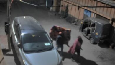 Photo of कंबल ओढ़कर घर में घुसे चोर, नौ लाख के गहने-नकदी ले गए
