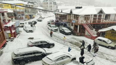 Photo of मौसम ने फिर ली करवट, कहीं बारिश तो कहीं बर्फबारी से तापमान में गिरावट