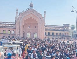 Photo of खामेनेई की मौत के बाद लखनऊ सहित यूपी में कई जगह प्रदर्शन