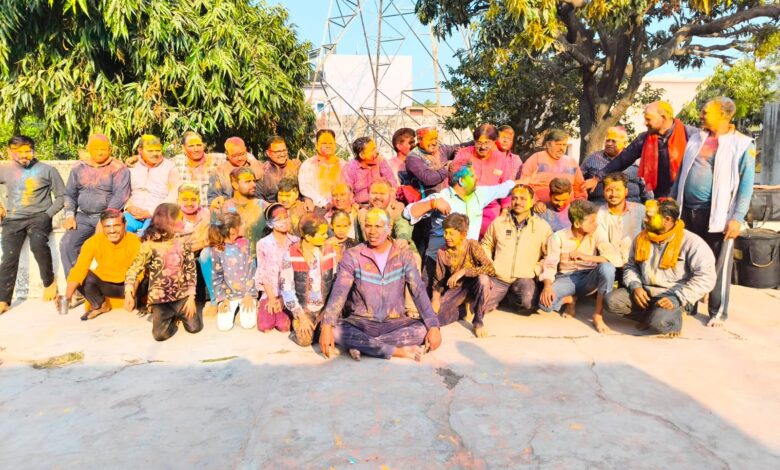 राष्ट्रीय स्वयंसेवक संघ ने खेली होली, देशवासियों को दी बधाई