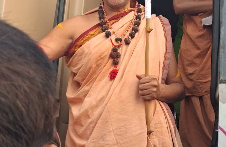 गाय माता दर्जा: रायबरेली में शंकराचार्य की सरकार से मांग