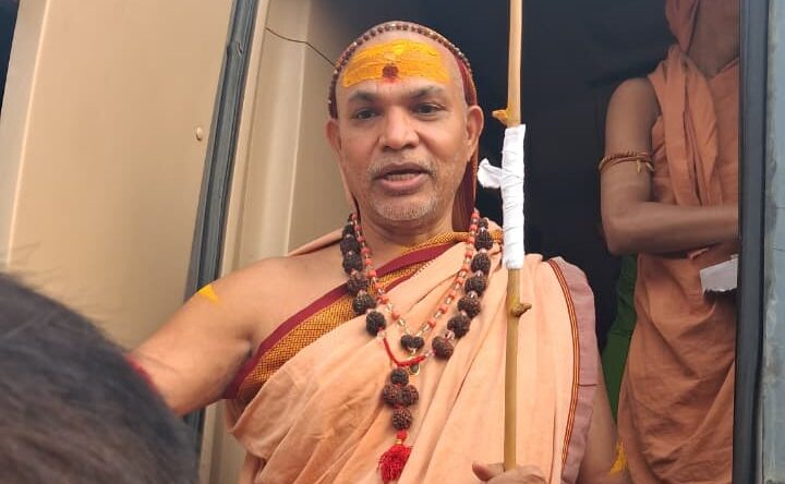 गाय माता दर्जा: रायबरेली में शंकराचार्य की सरकार से मांग