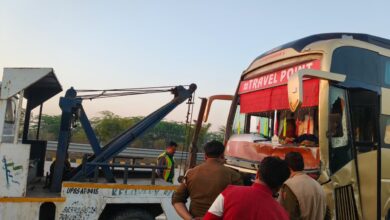 Photo of यमुना एक्सप्रेसवे पर भीषण हादसा: डबल डेकर बस ने ईको वैन को मारी टक्कर, छह की मौत, कई घायल