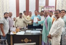 Photo of आवास की पात्रता सूची को लेकर प्रधानों ने सौंपा ज्ञापन