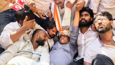 Photo of मुख्यमंत्री आवास कूच से पहले प्रदेश कांग्रेस अध्यक्ष अजय राय समेत सैकड़ों कार्यकर्ता गिरफ्तार |