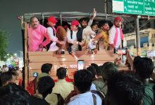 Photo of अखिलेश यादव की हिरासत के विरोध में वाराणसी में सपा का प्रदर्शन, दो दर्जन कार्यकर्ता हिरासत में