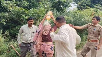Photo of राजस्व टीम के सामने आत्मदाह की कोशिश, पुलिस की सतर्कता से टला बड़ा हादसा