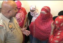 Photo of वाराणसीः होटल में सेक्स रैकेट का भंडाफोड़, पश्चिम बंगाल की 4 युवतियों समेत 9 हिरासत में, आपत्तिजनक सामान बरामद