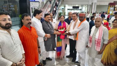Photo of काशी पहुंचीं दिल्ली की सीएम रेखा गुप्ता, एयरपोर्ट पर भव्य स्वागत