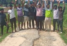Photo of सिधावें–सोहसा मार्ग की मरम्मत की मांग को लेकर युवाओं का प्रदर्शन, जर्जर सड़क पर जताया आक्रोश।