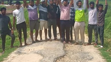 Photo of सिधावें–सोहसा मार्ग की मरम्मत की मांग को लेकर युवाओं का प्रदर्शन, जर्जर सड़क पर जताया आक्रोश।