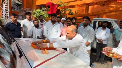 Photo of पड़रौना नगर पालिका परिषद के नये वाहनों एवं आधुनिक मशीनों का अध्यक्ष ने किया पूजन व लोकार्पण