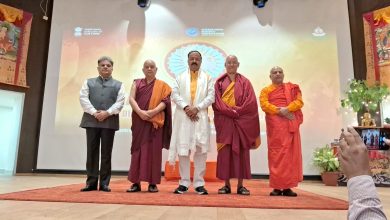 Photo of सारनाथ में धूमधाम से मनाया गया धम्मचक्कप्पवत्तन दिवस, उपमुख्यमंत्री केशव प्रसाद मौर्य ने बुद्ध के मध्यम मार्ग को बताया विश्व शांति का संदेश