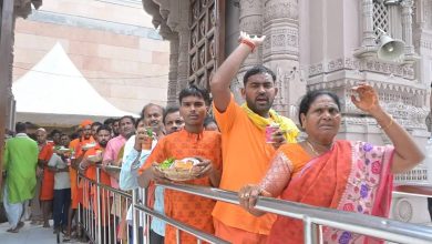 Photo of श्रावण के पहले दिन बाबा विश्वनाथ के दरबार में उमड़ा आस्था का सैलाब
