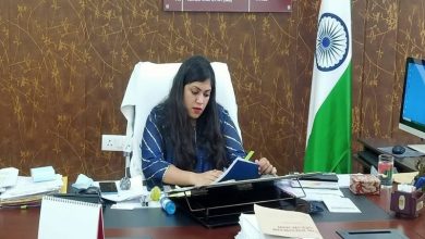 Photo of 450 वर्गमीटर सरकारी जमीन के रिकॉर्ड में हेराफेरी, महिला लेखपाल पर गिरी गाज