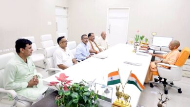 Photo of मुख्यमंत्री योगी आदित्यनाथ से अधिवक्ताओं संग मिले कुशीनगर के विधायक पी.एन. पाठक