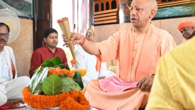 Photo of सावन के दूसरे सोमवार सीएम योगी ने किया रुद्राभिषेक