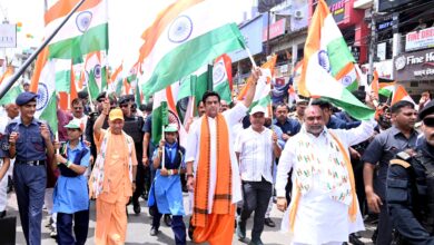 Photo of गोरखपुर में सीएम योगी की अगुवाई में निकली तिरंगा यात्रा, राष्ट्रभक्ति के नारों से गूंजा शहर