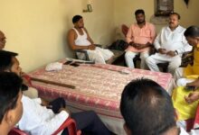 Photo of शराब की दुकान के पास मिला अज्ञात व्यक्ति का शव ,नाले के किनारे फुटपाथ पर पड़ा था, चिकित्सकों ने मृत घोषित किया