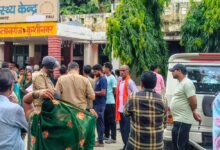 Photo of प्रसव के समय सीएचसी में महिला उसके नवजात की मौत | ग्रामीणों किया उग्र प्रदर्शन