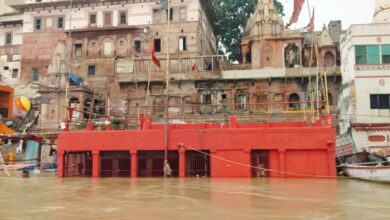 Photo of गंगा-वरुणा के बढ़ते जलस्तर पर प्रशासन अलर्ट, अफसरों ने नाव से परखी बाढ़ की तैयारियां