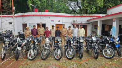 Photo of ऑपरेशन चक्रव्यूह में फंसा बाइक चोर गिरोह, तीन गिरफ्तार; 10 चोरी की बाइक बरामद