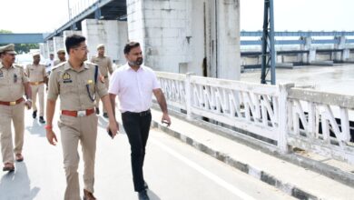 Photo of बड़ी गंडक नदी में जलस्तर बढ़ने की संभावना के  मद्देनजर डीएम एवं एसपी ने किया बाल्मीकिनगर बेराज का दौरा