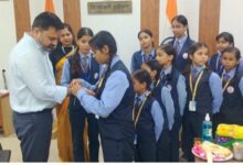 Photo of जिलाधिकारी ने महिलाओं, छात्राओं एवं खिलाड़ियों से बंधवाई राखी