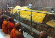 Photo of मधु पूर्णिमा पर भिक्षुओं ने की कल्याण की कामना, संघ को भोजनदान
