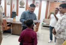 Photo of छः साल के अल्फाज की दरियादिली के मुरीद हुए लोग , गुल्लक तोड़ नेपाल के बाढ़ पीड़ितों के लिए दिया दान