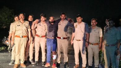 Photo of हिस्ट्रीशीटर ने पुलिस पर की फायरिंग, जवाबी कार्रवाई में पैर में लगी गोली