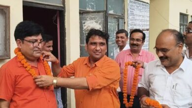 Photo of कलेक्ट्रेट कर्मचारी संघ के मंडल अध्यक्ष बनाये गये राहुल का तमकुहीराज में हुआ भव्य स्वागत