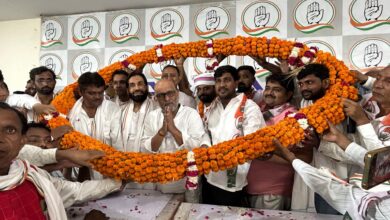 Photo of सपा-भाजपा छोड़कर संतकबीरनगर के सैकड़ों लोगों ने थामा कांग्रेस का हाथ