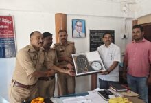 Photo of दुदही डोल मेला शांति पूर्वक सम्पन्न कराने को लेकर थानाध्यक्ष विशुनपुरा सम्मानित 