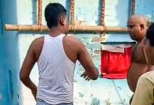 Photo of कूड़े के विवाद में महिला और बेटियों से मारपीट का आरोप, वीडियो वायरल।