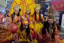 Photo of वाल्मीकि जयंती पर भक्ति के रंग में रंगा बरेली, सिटी से निकली भव्य शोभायात्रा, फूलों की बारिश से हुआ स्वागत