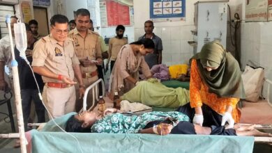 Photo of तेज रफ्तार कार की टक्कर से बाइक सवार की मौत, पत्नी व बेटी गंभीर