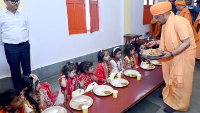 Photo of मुख्यमंत्री योगी आदित्यनाथ ने गोरखनाथ मंदिर में किया कन्या पूजन