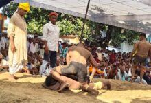 Photo of अखाड़े में पहलवानों ने दिखाया दमखम, दांव-पेच से दर्शकों को किया रोमांचित